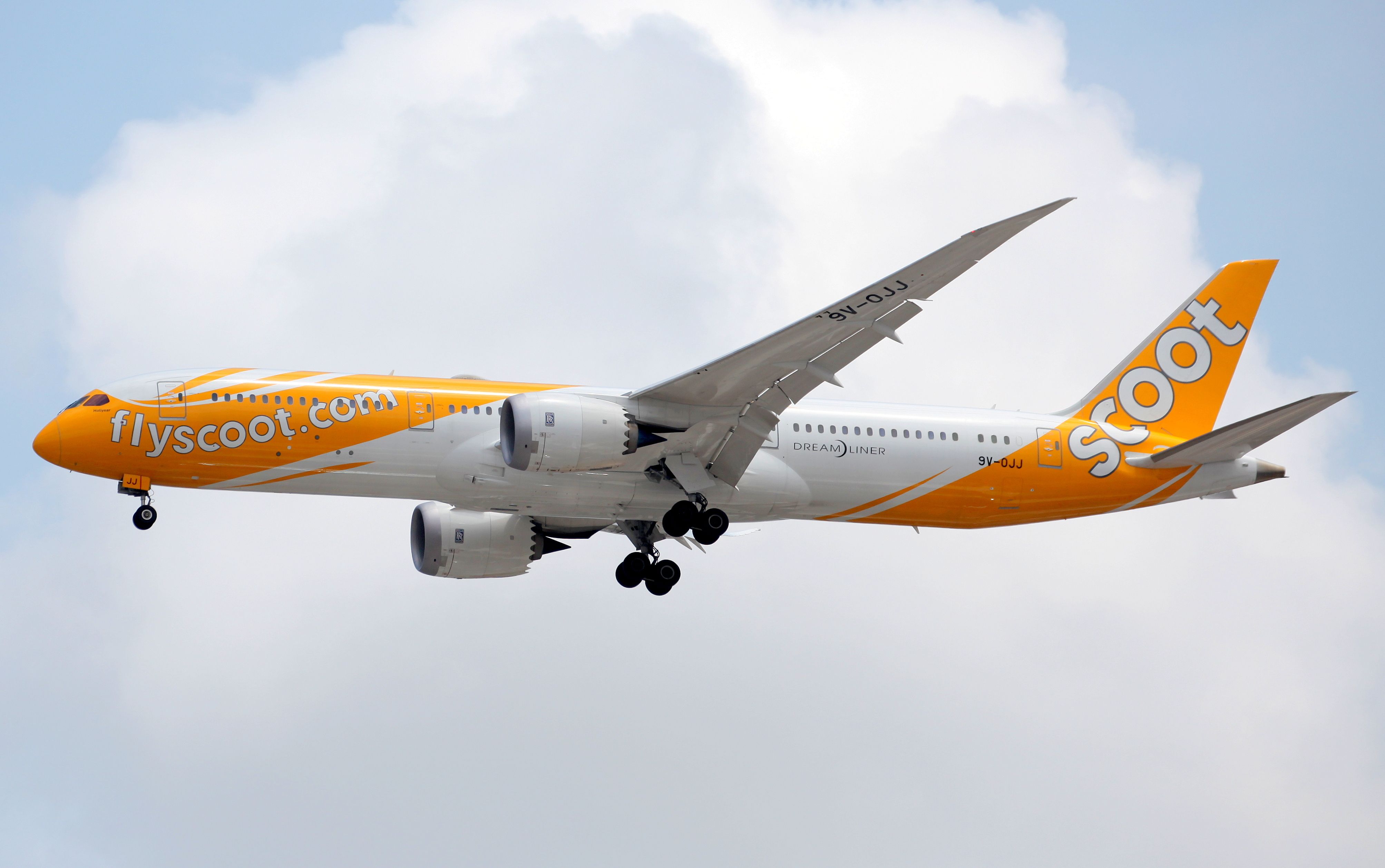 Boeing 787-9 Dreamliner (9V-OJJ) - Short Final to Rwy 16R