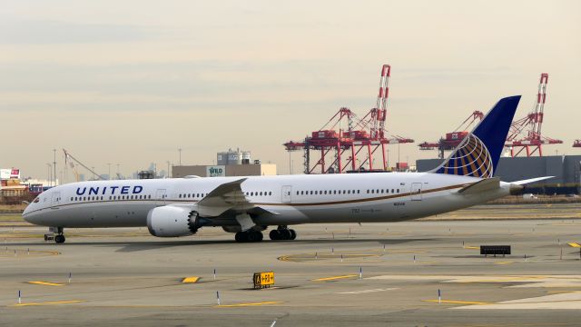 BOEING 787-10 Dreamliner (N12005)