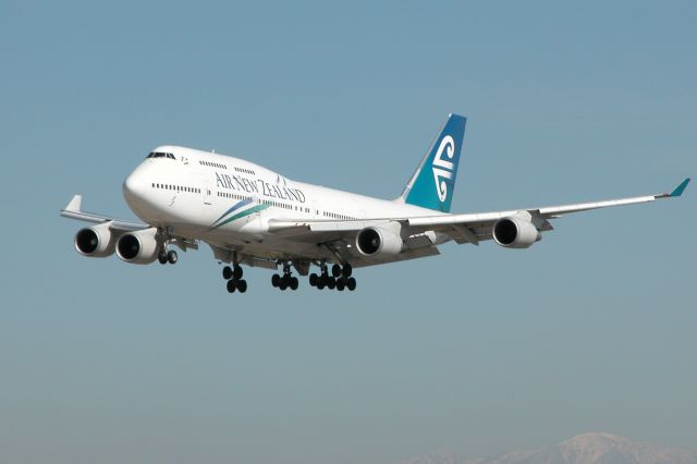 Boeing 747-400 — - Nov. 18, 2004