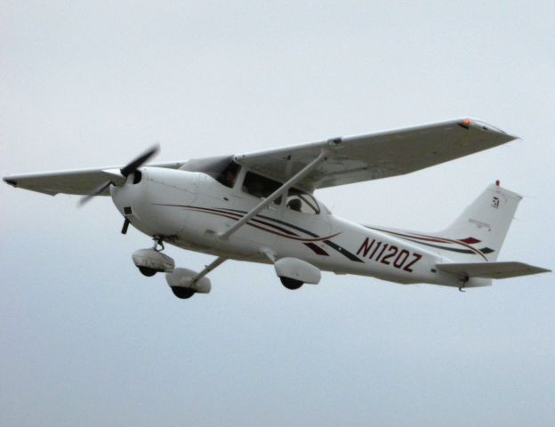 Cessna Skyhawk (N1120Z) - Taking off from RWY 24