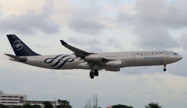 Airbus A340-300 (LV-FPV)