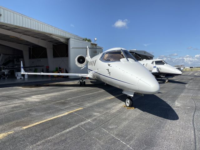 Learjet 60 (N898PA)