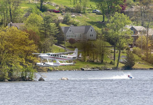 N401S — - The Whale’s Caravan flight over Lake Candlewood Lake located in New Fairfield Connecticut, USA.br /br /Cessna Grand Caravan EX Amphibianbr /8 Passengers, 2 Pilotsbr /A Distance of 700 miles at a Speed of 155 ktsbr /br /With its one-of-a-kind, custom, executive interior it is sure to impress and allows passengers to travel in quiet luxury. This Amphibian aircraft takes to the water with uncompromising capability.