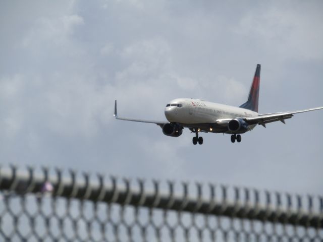 Boeing 737-800 (N3773D)