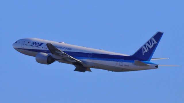 Boeing 777-200 (JA717A)