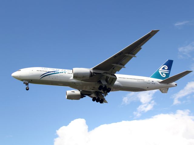 Boeing 777-200 (ZK-OKF)