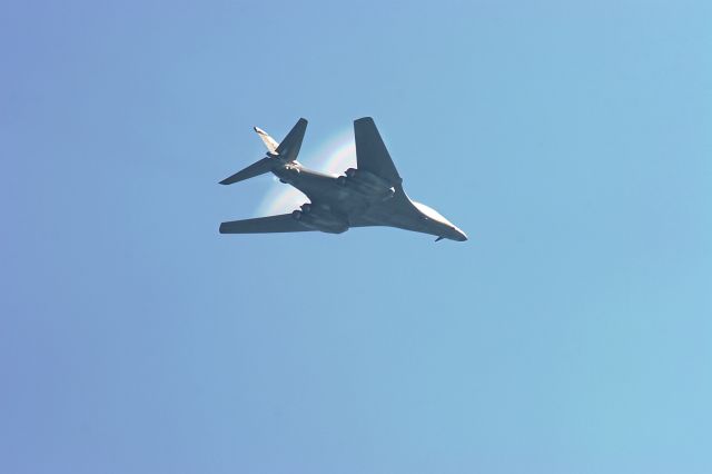 — — - B-1 B Pass Milwaukee at Near Mach .9