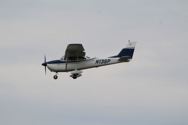 Cessna Skyhawk (N13SP)