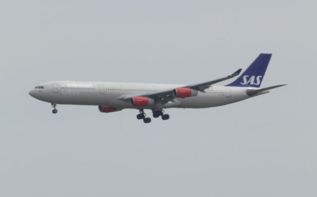 Airbus A340-300 (SAS995)