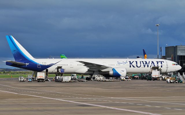 BOEING 777-300 (9K-AOC) - kuwait b777-369er 9k-aoc at shannon 27/8/17.