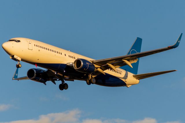 Boeing 737-800 (N624XA) - iAero 738 "Blue Belly" arriving from Louisville just before sunset (23 May, 2021)