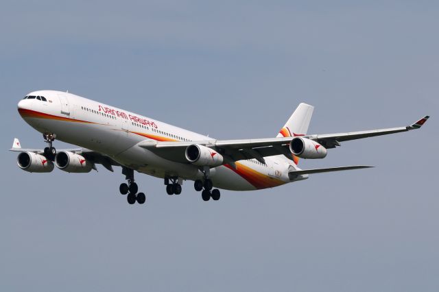 Airbus A340-300 (PZ-TCP)