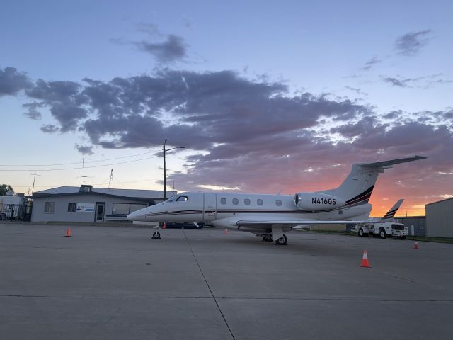 Embraer Phenom 300 (N416QS)