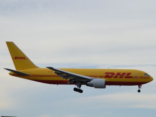 BOEING 767-200 (N797AX)