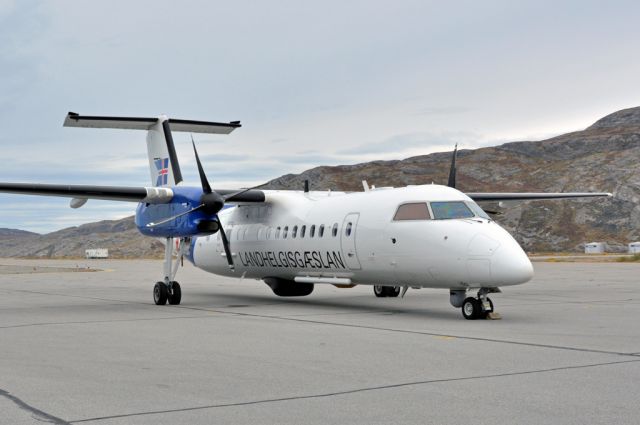 TF-SIF — - Standing on the apron