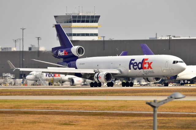 Boeing MD-11 (N585FE) - Rolling out after landing 23-L on 10-10-20