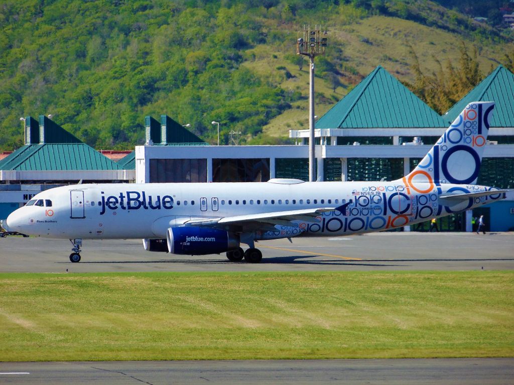 Airbus A320 (N569JB)