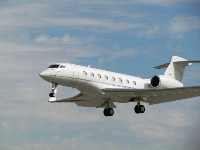 Gulfstream Aerospace Gulfstream G650 (N886CS) - Landing RWY 30