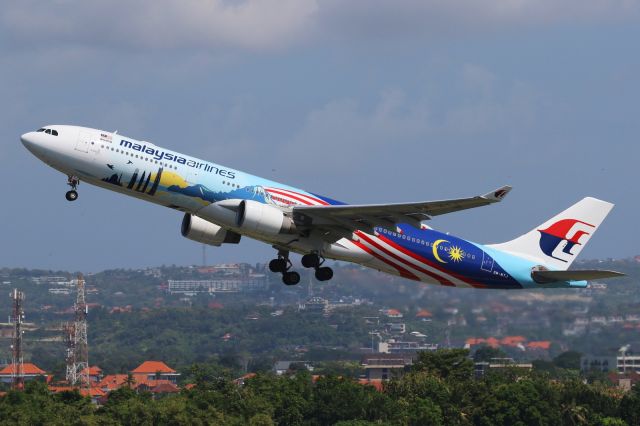 Airbus A330-300 (9M-MTJ) - "Visit Malaysia Truly Asia " "Malaysia Negaraku" livery