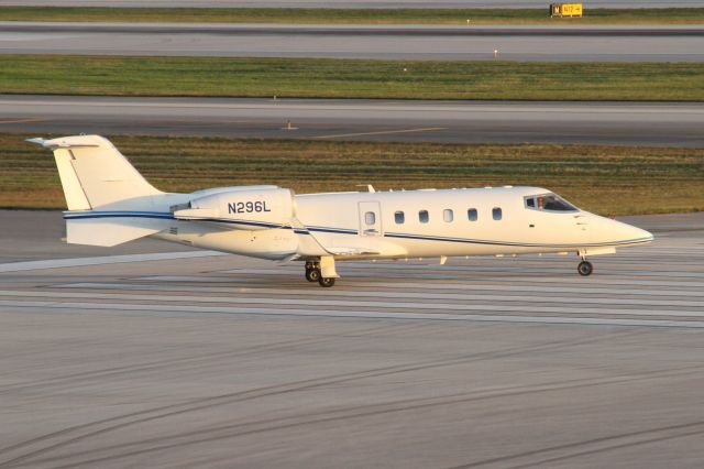 Learjet 60 (N296L)