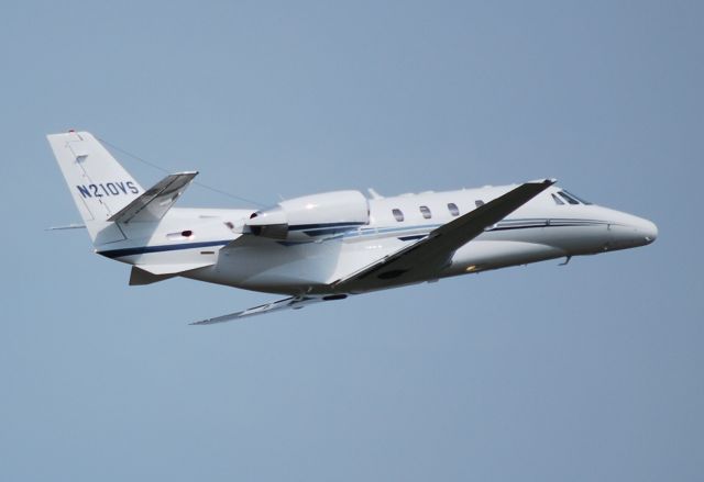 Cessna Citation Excel/XLS (N210VS) - VS MANAGEMENT LLC (formerly registered as N903DK) departing runway 20 at KJQF - 5/13/10