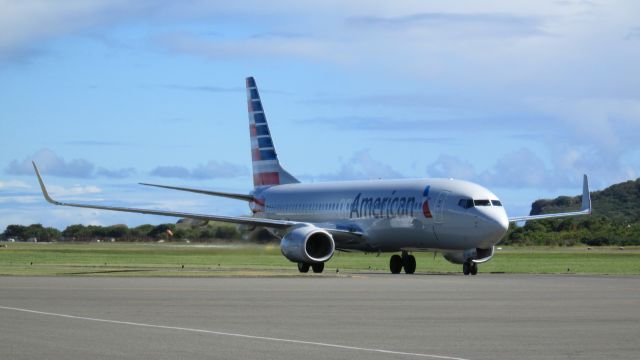 Boeing 737-800 (N808NN)