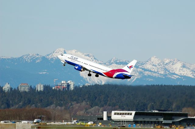 BOEING 737-400 (C-FLHE) - Flair flt.311 to Kelowna,Feb.12,2018