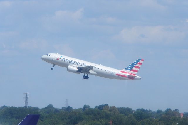 Airbus A319 (N109UW)