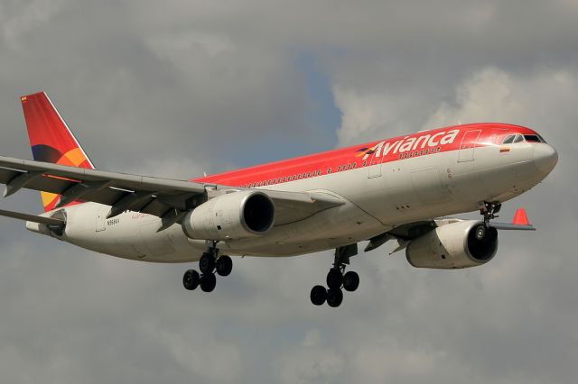 Airbus A330-200 (N968AV)