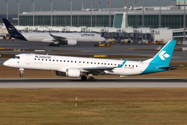 Embraer ERJ-190 (I-ADJW)