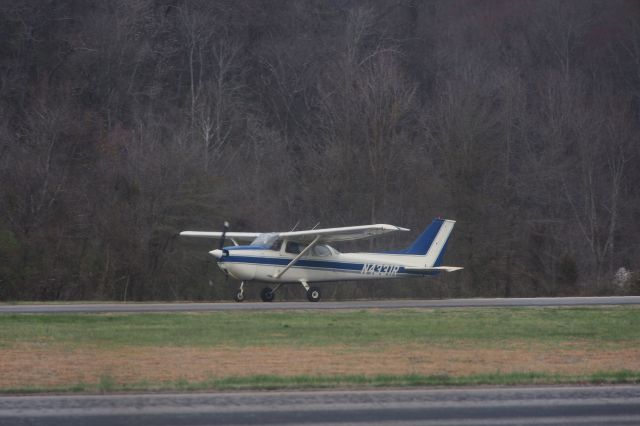 Cessna Skyhawk (N4331R)