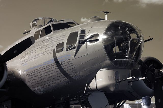 Boeing B-17 Flying Fortress (N93012)