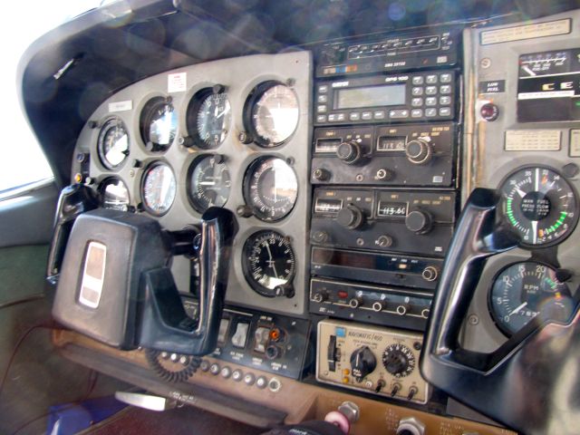 Cessna Centurion (V5-CFI) - Inside the old Centurion