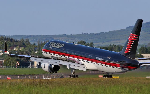 Boeing 757-200 (N757AF) - TRUMP B757-2 N757AF LANDING AT SHANNON FROM ABERDEEN 10/6/15.