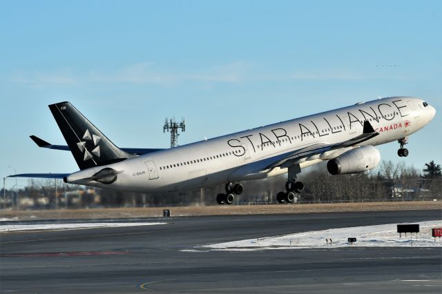 Airbus A330-300 (C-GHLM) - Air Canada Airbus A330-343 departing YYC on Dec 31.