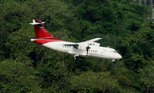 HP004APP — - Ex-Aeroperlas ATR 42/72 - MSN 004 Descending on Rwy 36.