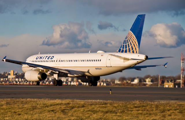 Airbus A320 (N415UA) - Line up and wait..........