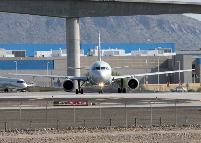 Airbus A319 (N753US)