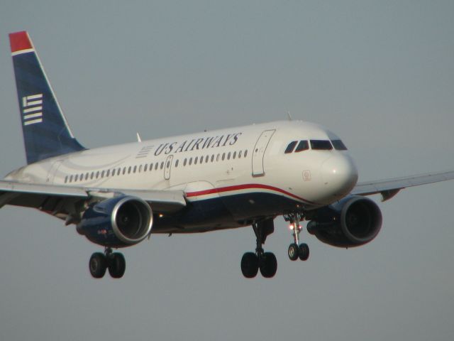 Airbus A319 (N470UW)