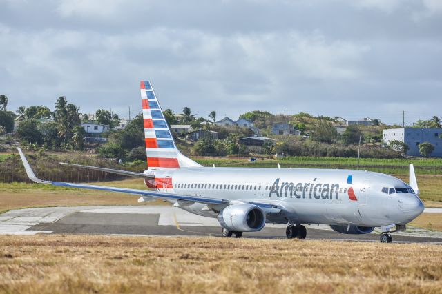 Boeing 737-800 (N804NN)