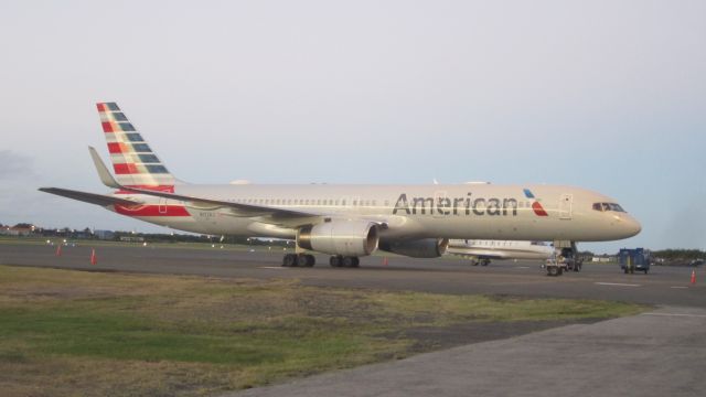 Boeing 757-200 (N172AJ)