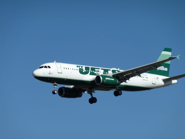 Airbus A320 (N746JB)