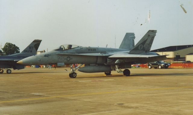 McDonnell Douglas FA-18 Hornet (0412)