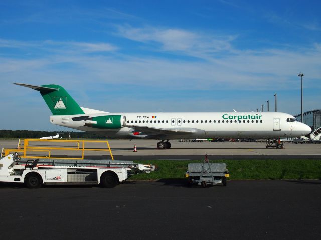 Fokker 100 (YR-FKA)