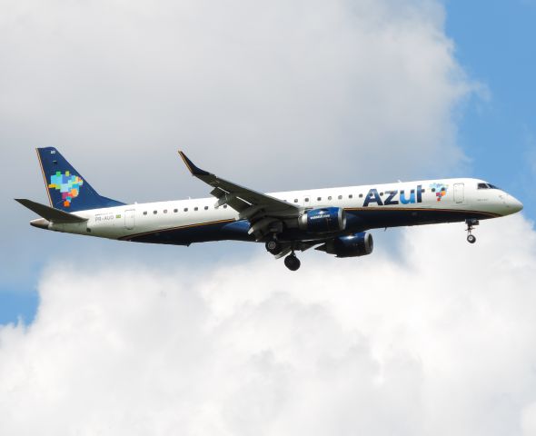 EMBRAER 195 (PR-AUO)
