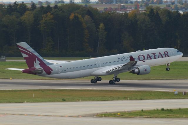 Airbus A330-300 (A7-AEN) - Late Take-Off RWY 28!