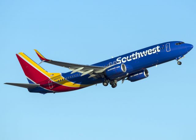 Boeing 737-800 (N8547V)