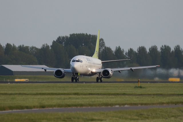 Boeing 737-700 (YL-BBQ)