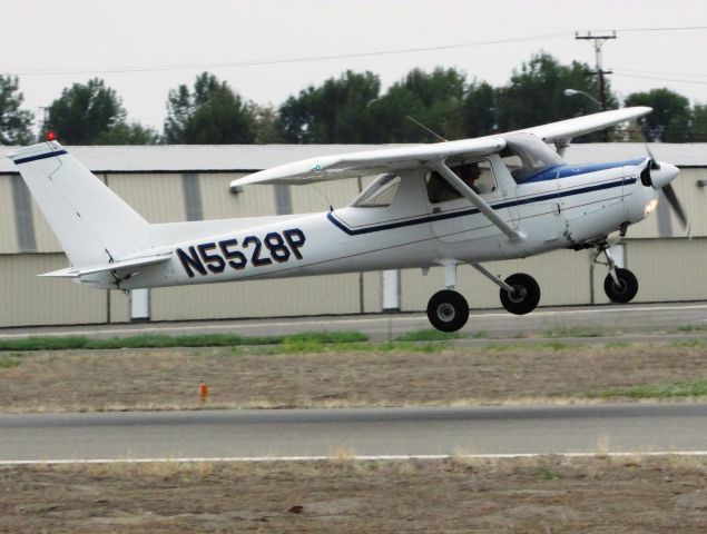Cessna 152 (N5528P) - Taking off from RWY 6