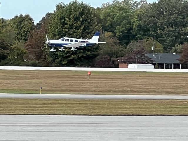 Piper Saratoga (N32303)